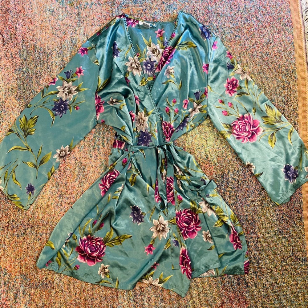 Vintage floral flowery silk silky robe kimono